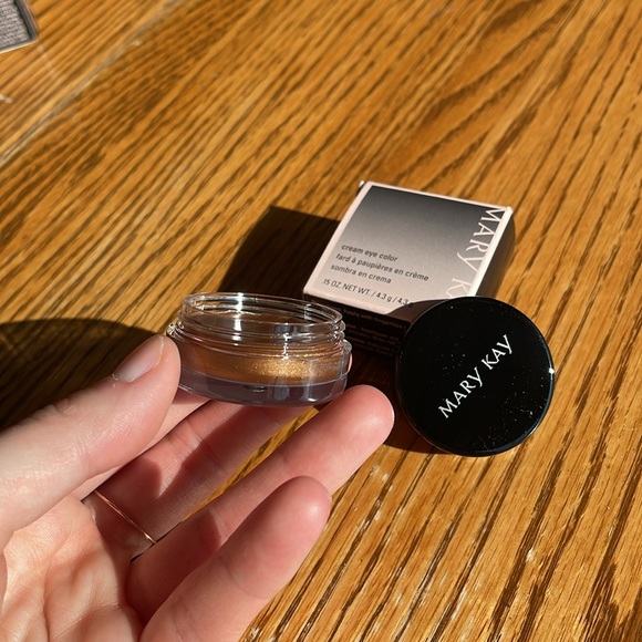 Mary Kay cream eye color shade: Iced Cocoa - Picture 3 of 7